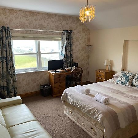 The Duke Of Edinburgh Inn Newgale Exteriör bild
