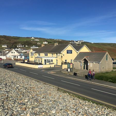 The Duke Of Edinburgh Inn Newgale Exteriör bild